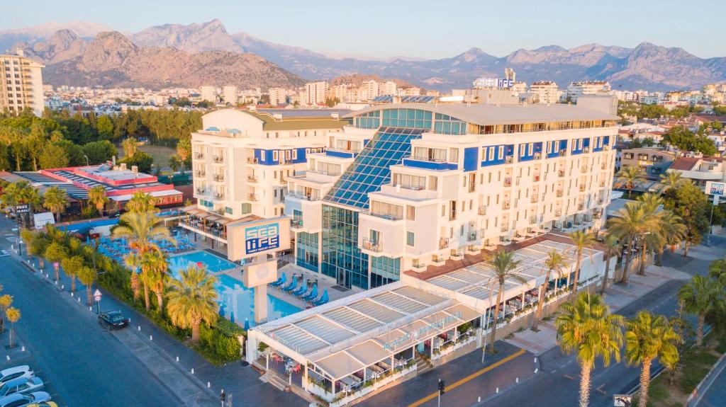 هتل Sealife Family Resort