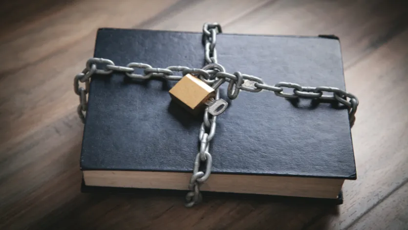 5 کتابی که در زمان انتشار در دسته بندی ممنوعه قرار گرفتند
