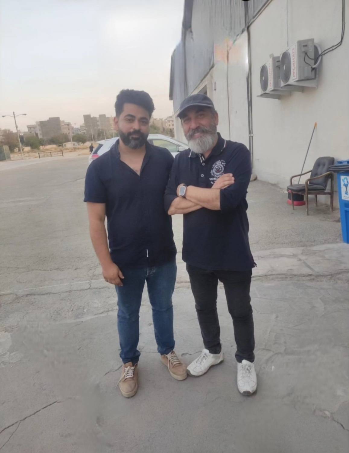آقای علی جمالپور در کنار بازیگر سینما آقای سیامک انصاری در پروژه ریالیتی شو جیغ ( هتل عمارت)
